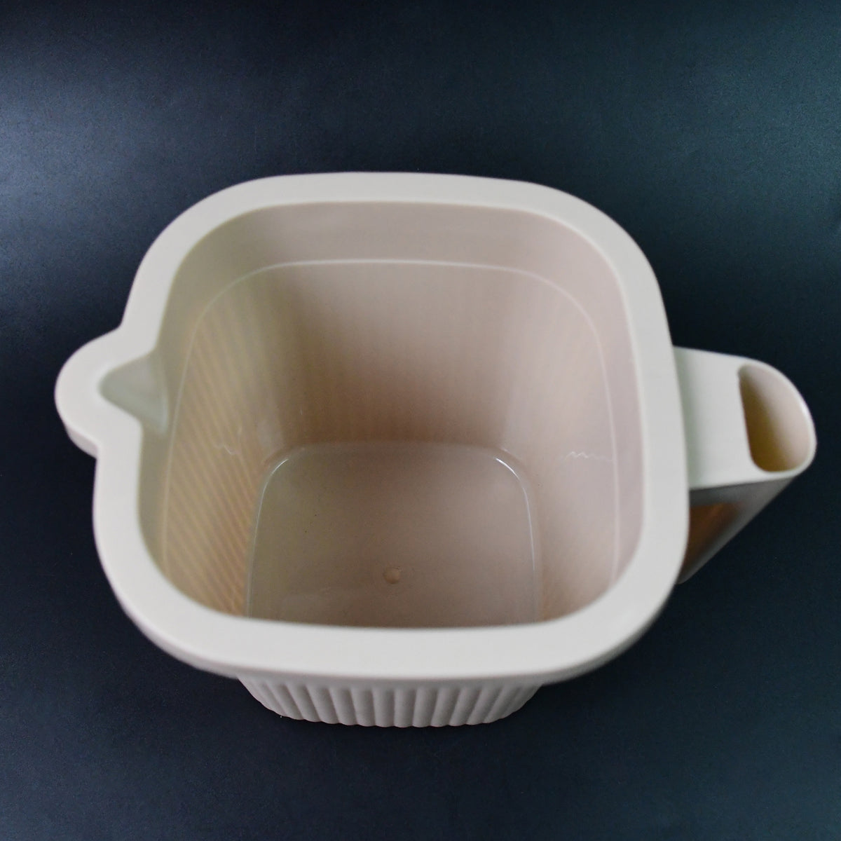 Plastic Square Bath Water Mug (1 Pc  1000 Ml  Mix Color)