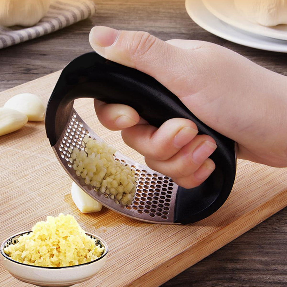 Multipurpose Garlic Presser Squeeze Press Crusher Stainless Steel Kitchen Tools Quick Handy Ginger Garlic Crusher