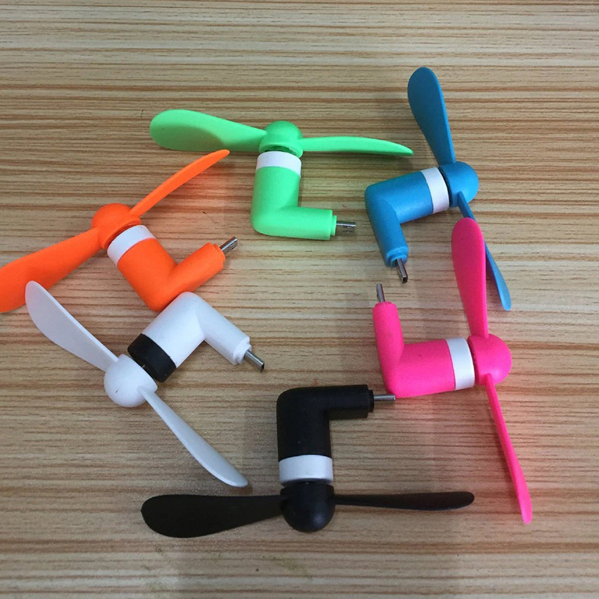 Mini Usb Fan For Having Cool Air Instantly Anywhere And Anytime Purposes.